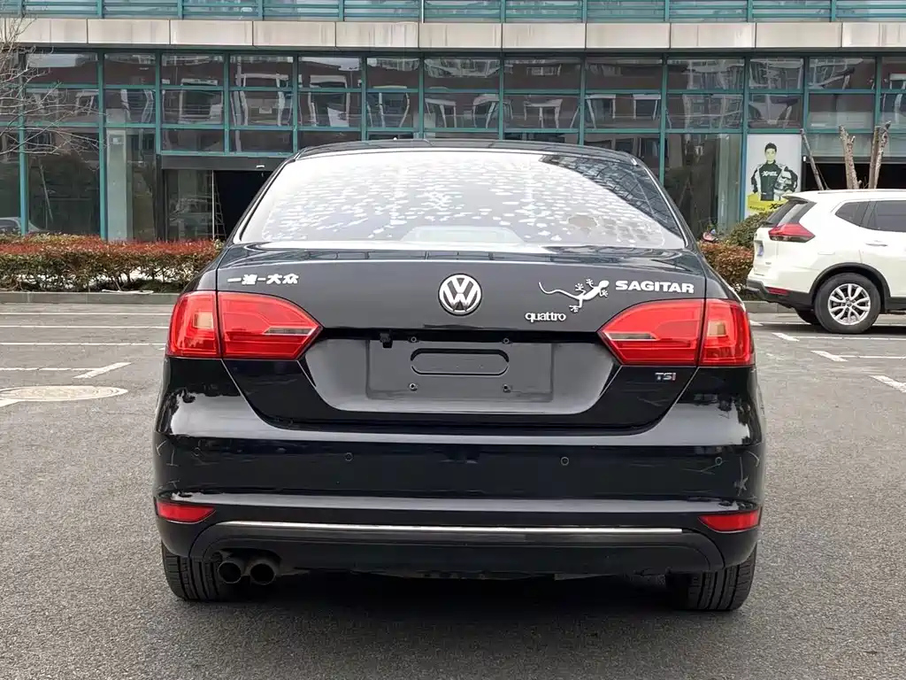 VOLKSWAGEN SAGITAR 2014