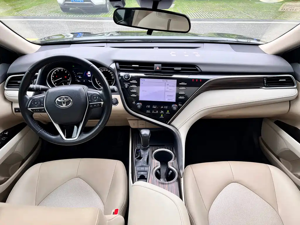 TOYOTA CAMRY 2018