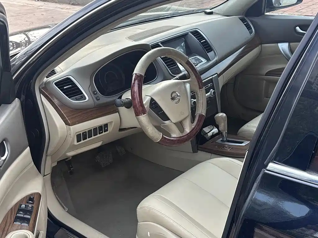 NISSAN TEANA 2011