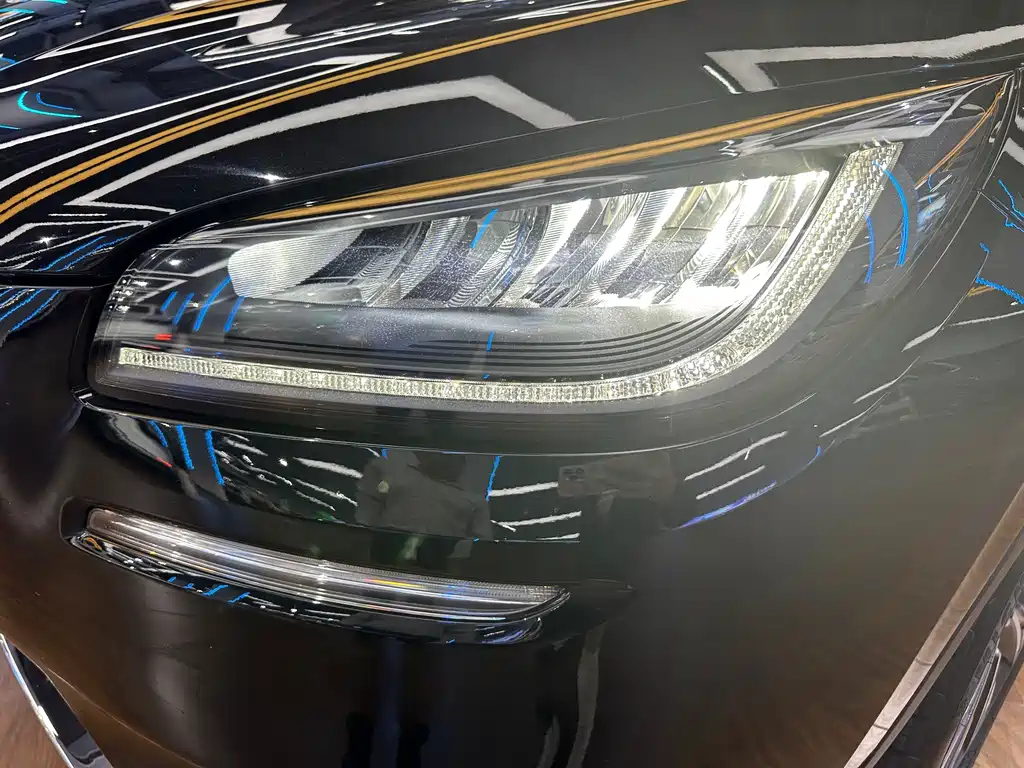 LINCOLN ADVENTURER 2021