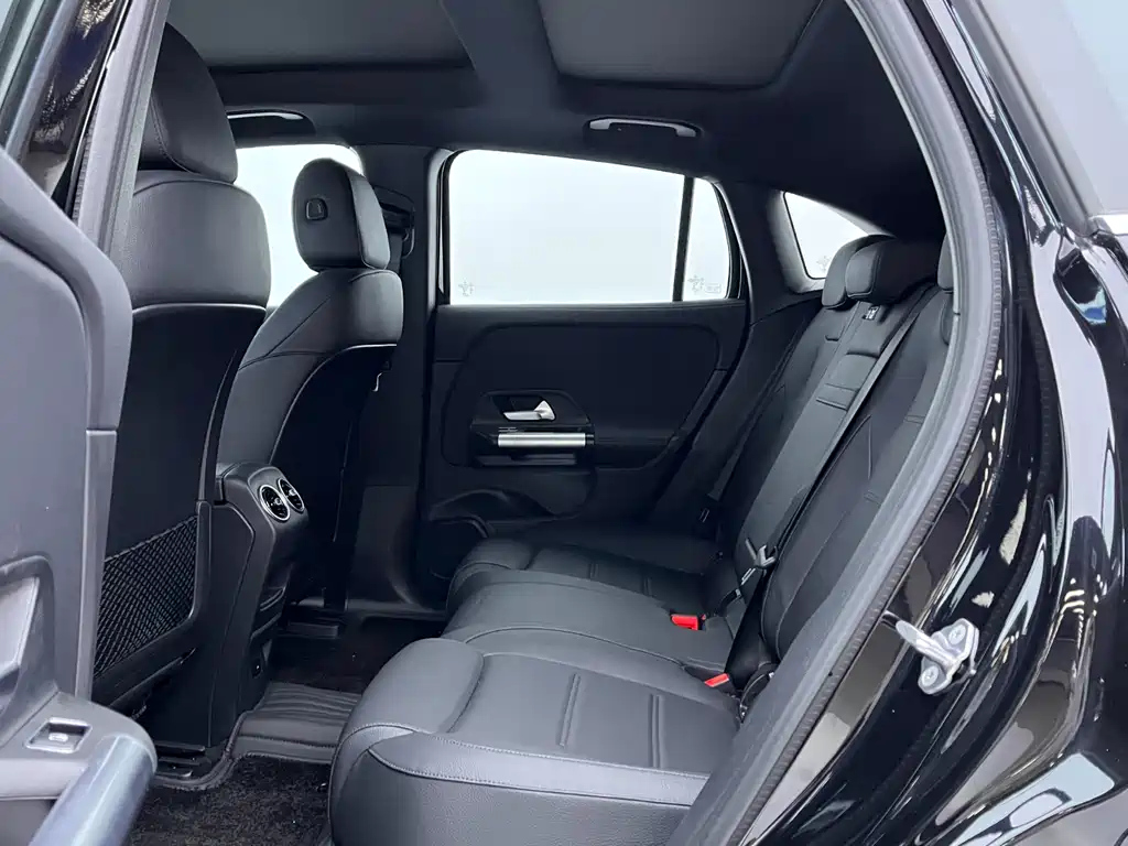 MERCEDES BENZ EQA 2023
