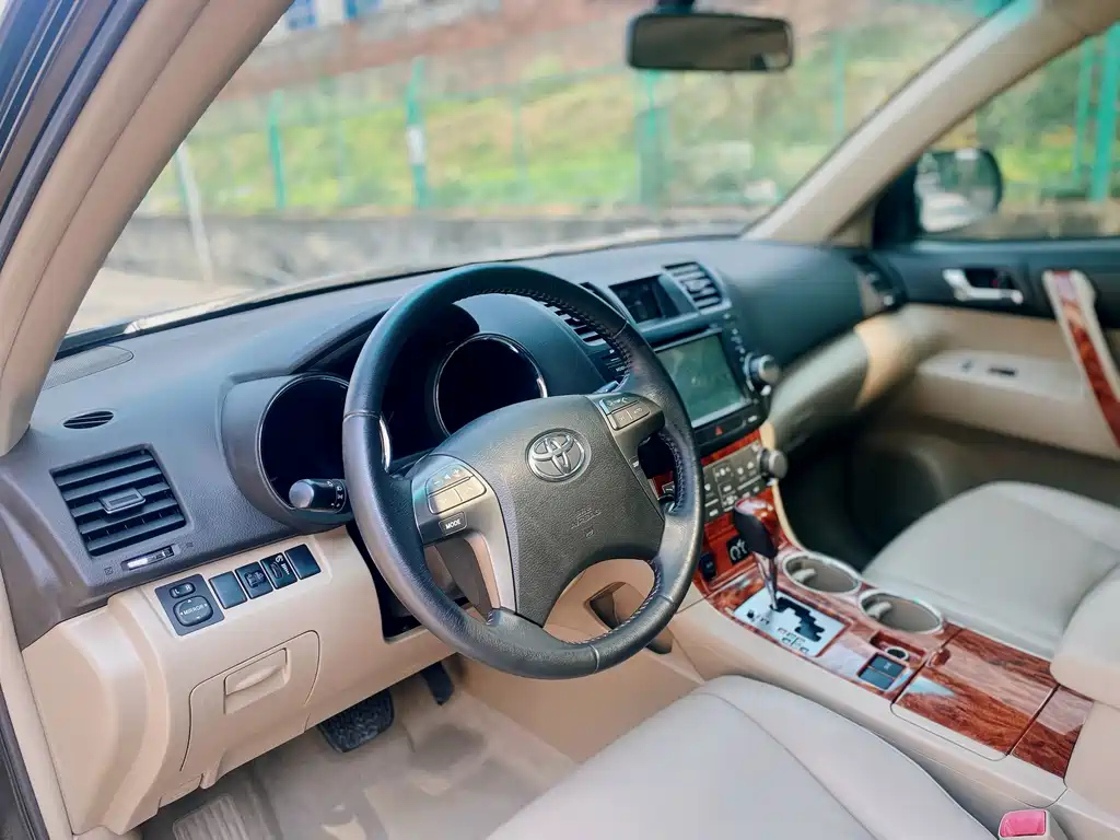 TOYOTA HIGHLANDER 2012