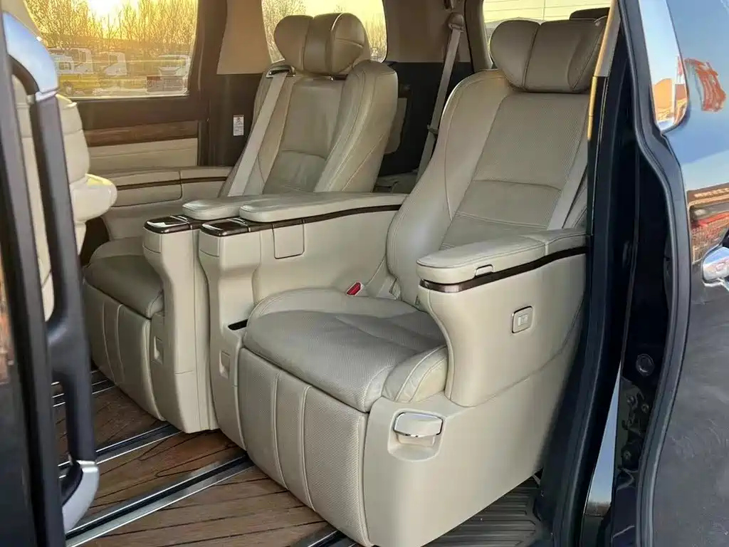 TOYOTA ALPHARD 2018
