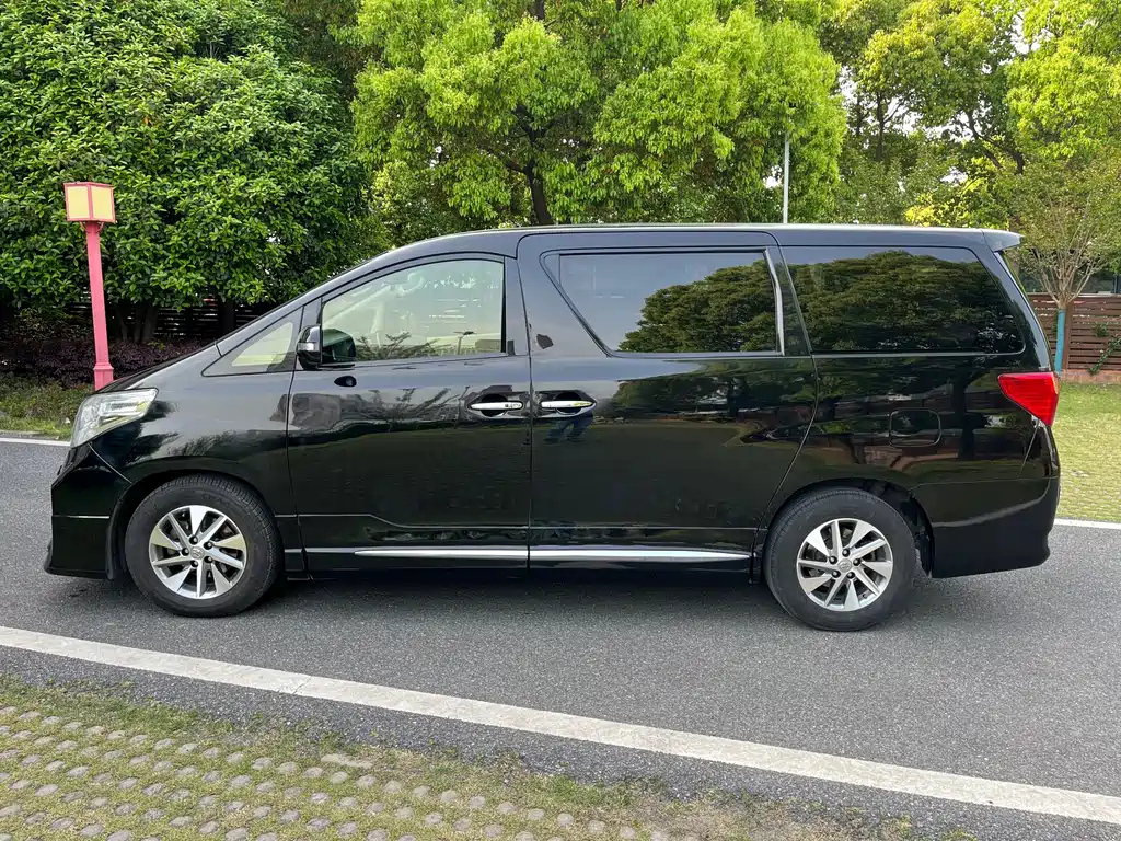 TOYOTA ALPHARD 2012