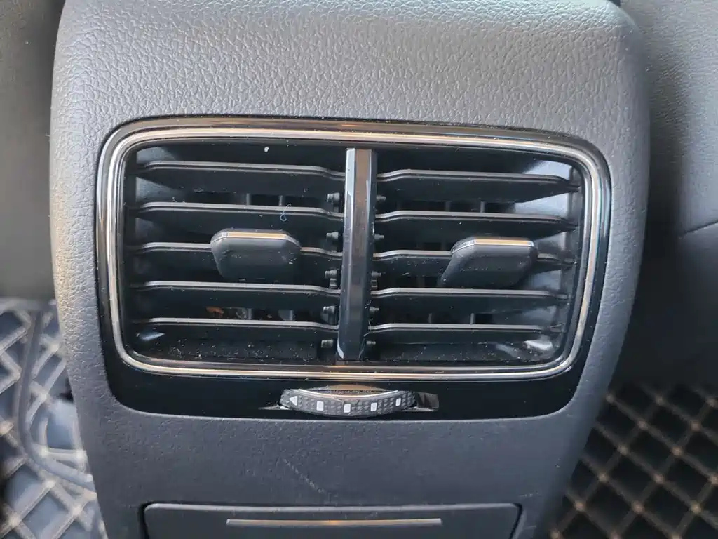 VOLKSWAGEN SAGITAR 2017
