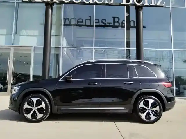 MERCEDES BENZ GLB 2023