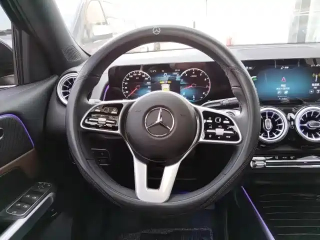 MERCEDES BENZ GLB 2023