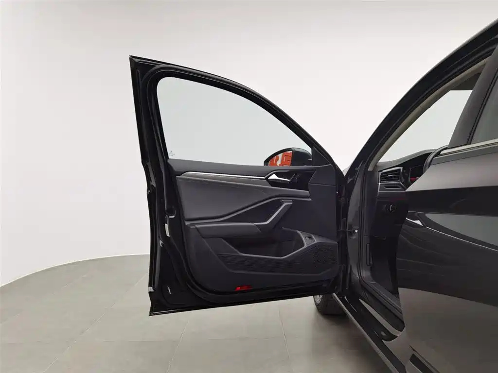 VOLKSWAGEN SAGITAR 2021