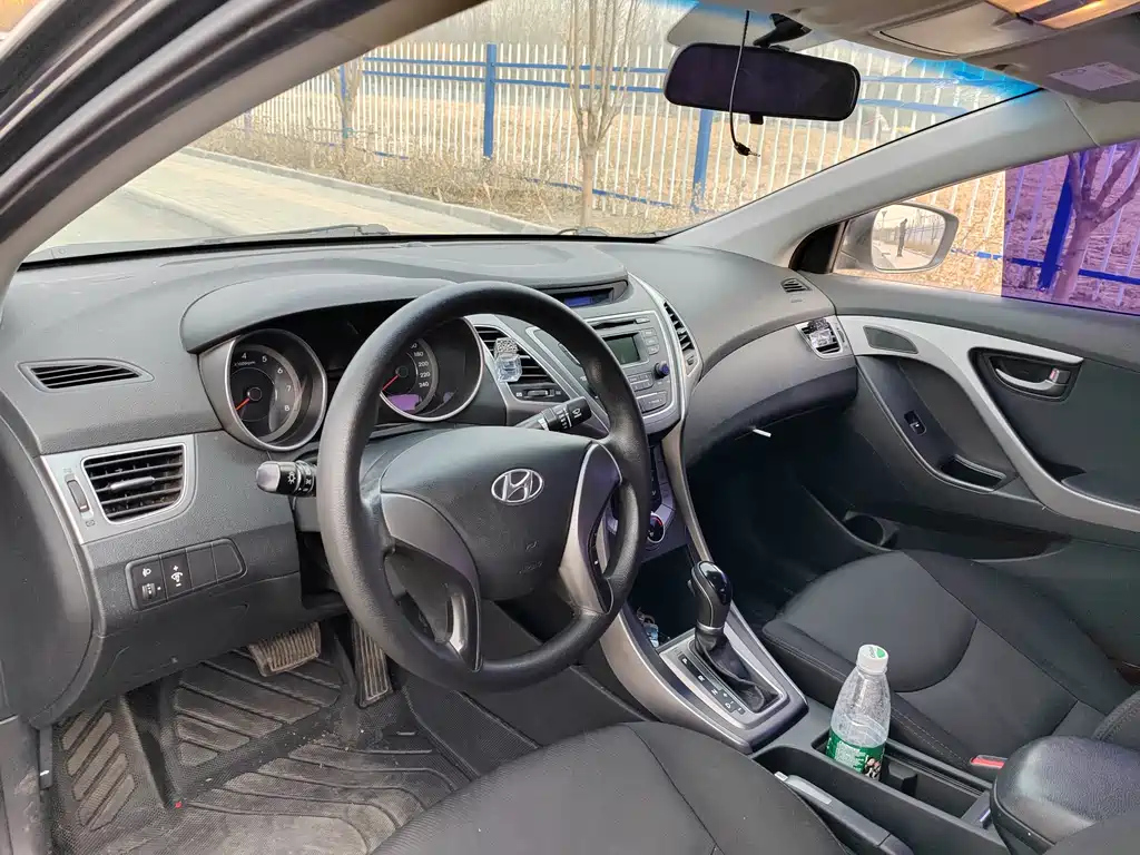 HYUNDAI ELANTRA 2017
