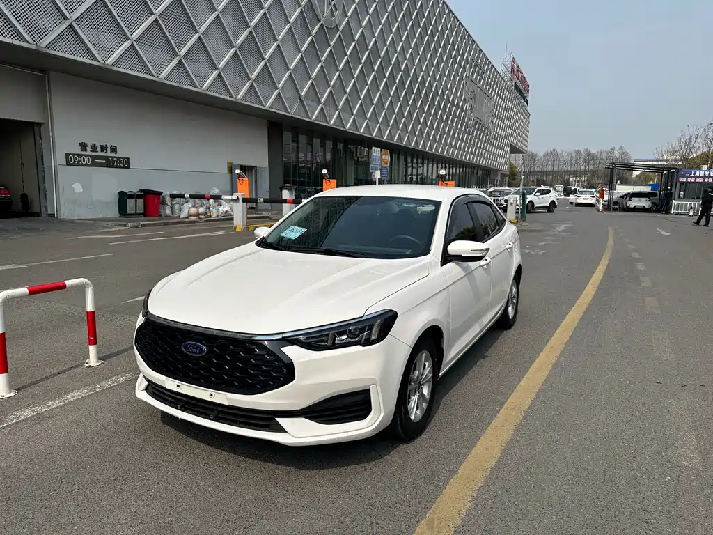 FORD ESCORT 2021