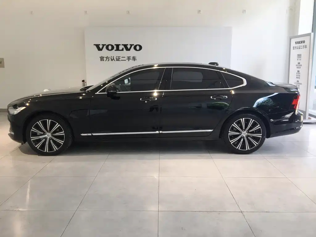 VOLVO S90 2022