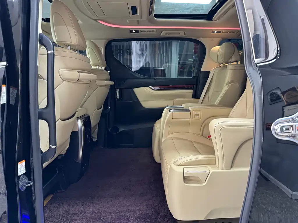 TOYOTA ALPHARD 2017