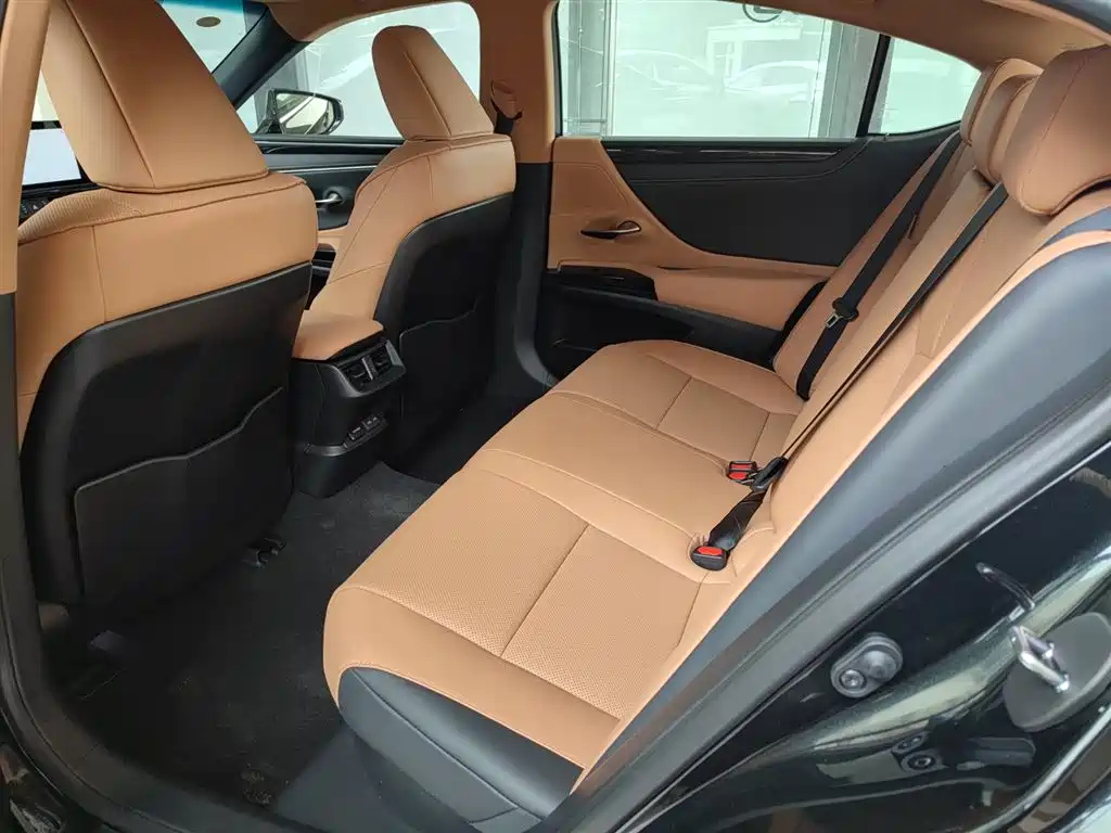 LEXUS ES 2024