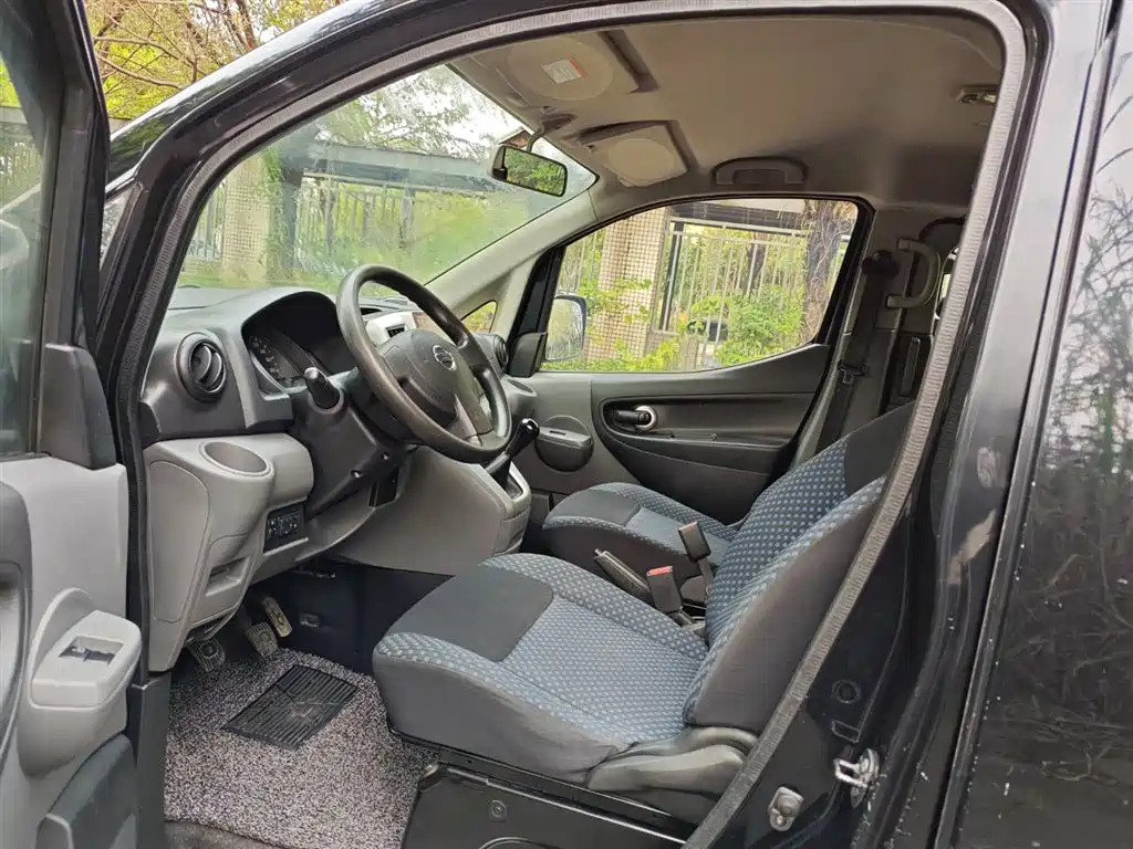 NISSAN NV200 2013