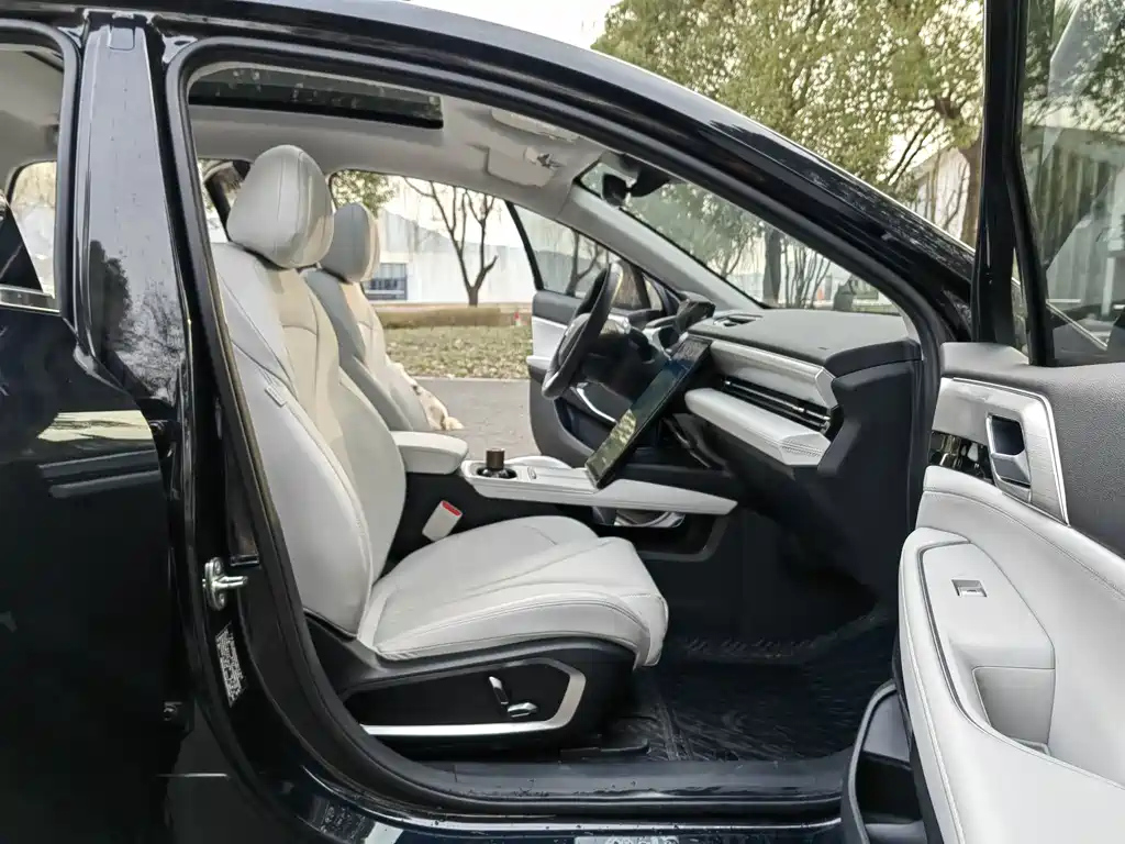 XPENG MOTORS P5 2023