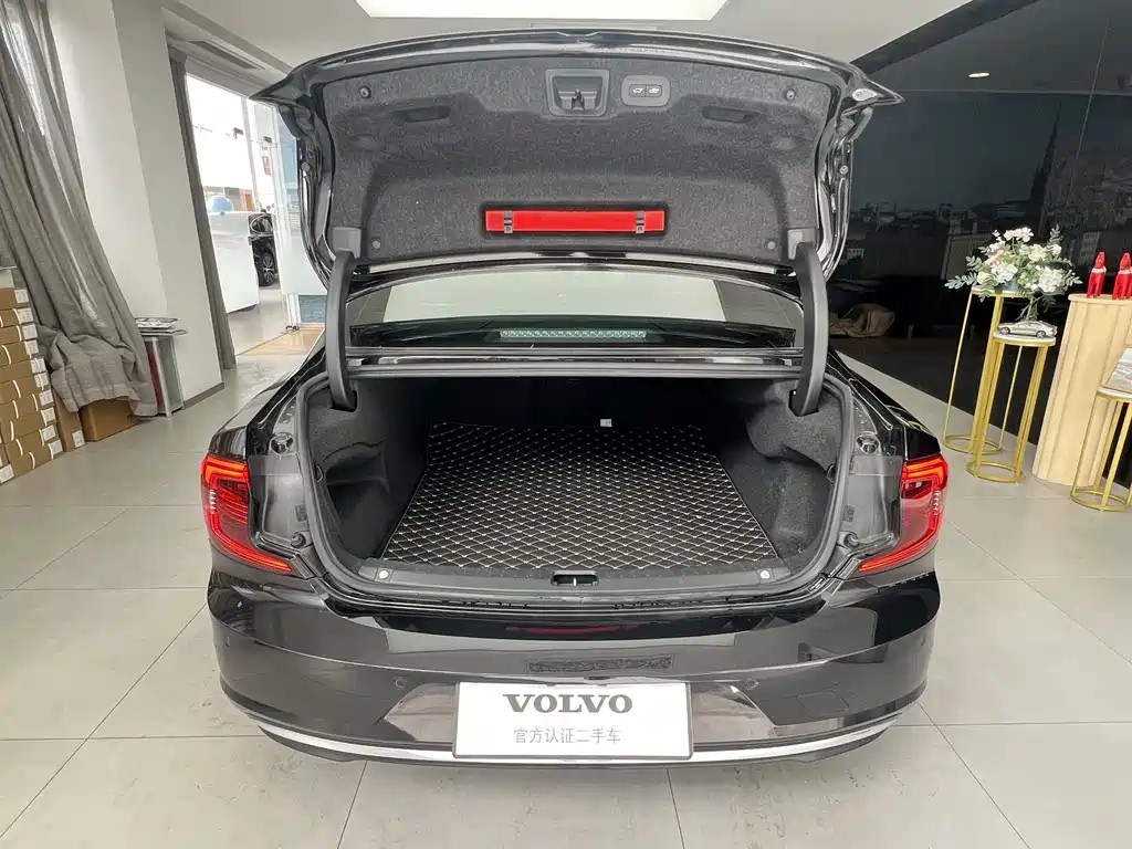 VOLVO S90 2022