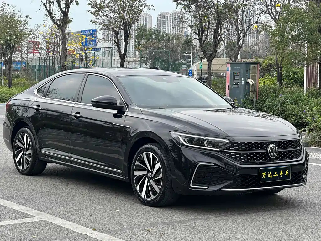 VOLKSWAGEN PASSAT 2022