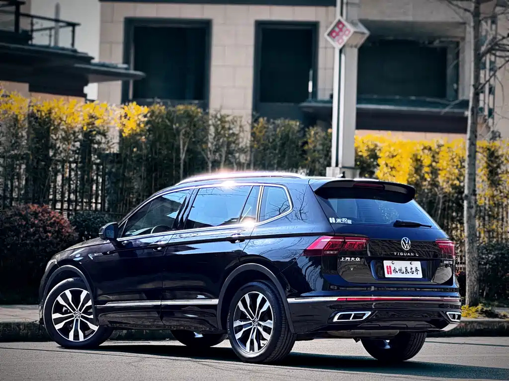 VOLKSWAGEN TIGUAN L 2023