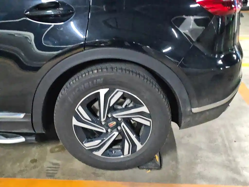 HONGQI HS5 2023