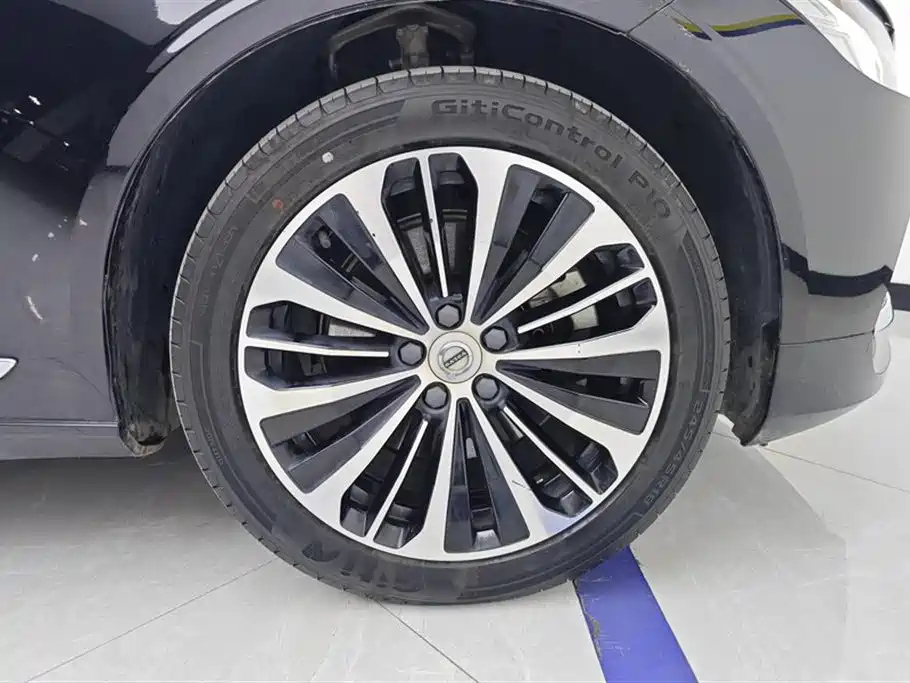 VOLVO S90 2023