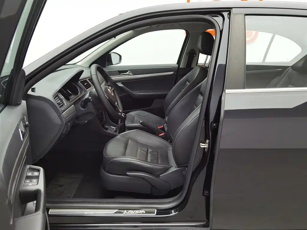 VOLKSWAGEN LAVIDA 2017