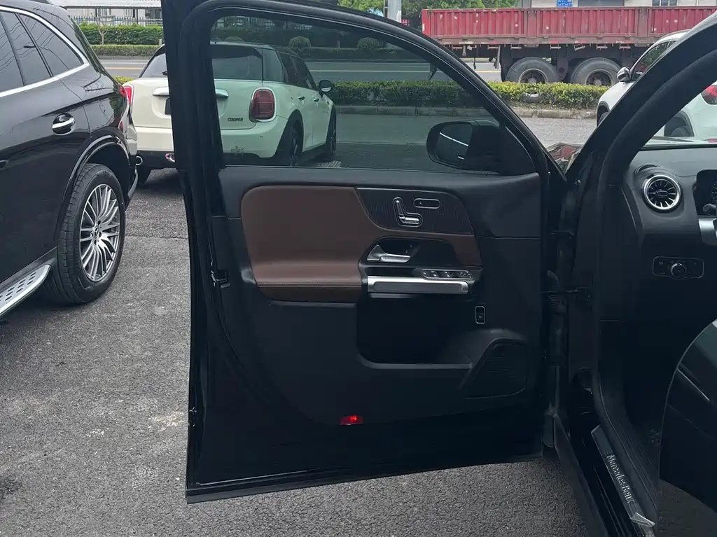 MERCEDES BENZ GLB 2021