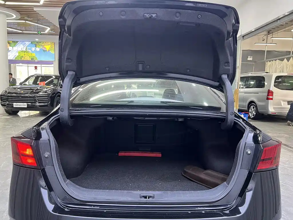 NISSAN TEANA 2020
