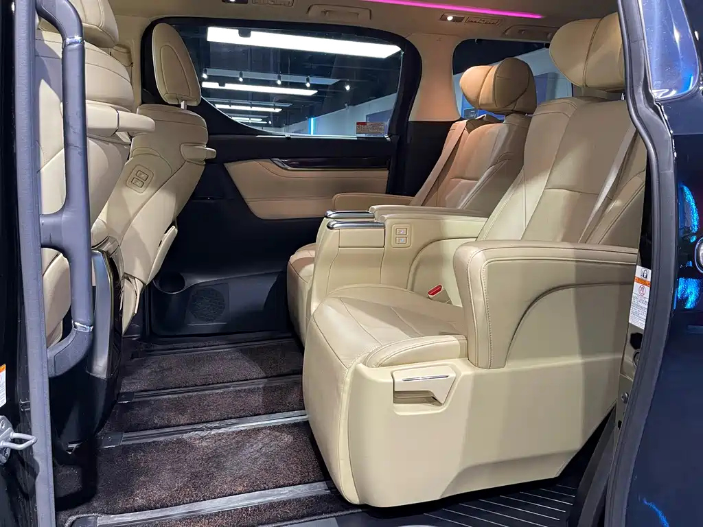 TOYOTA ALPHARD 2018