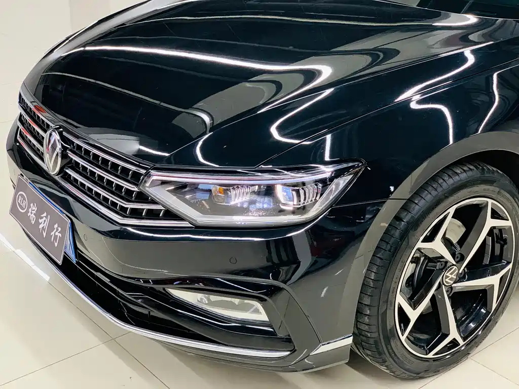 VOLKSWAGEN MAGOTAN 2023