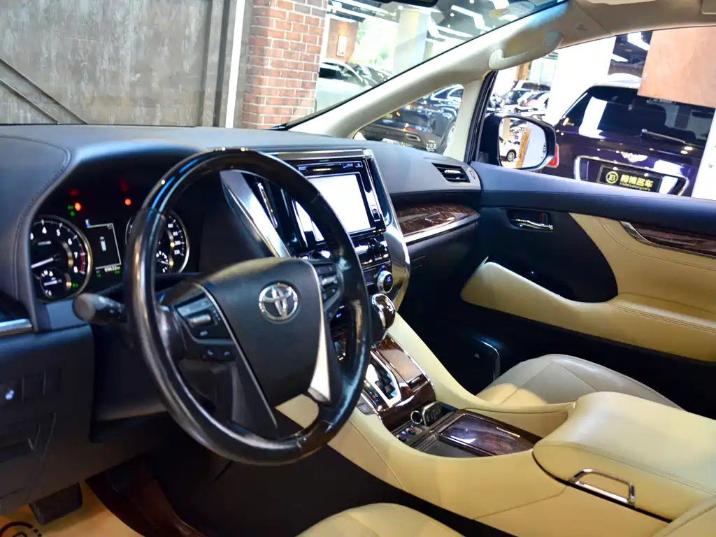 TOYOTA ALPHARD 2018