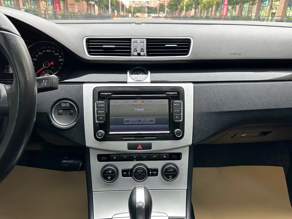 VOLKSWAGEN MAGOTAN 2015