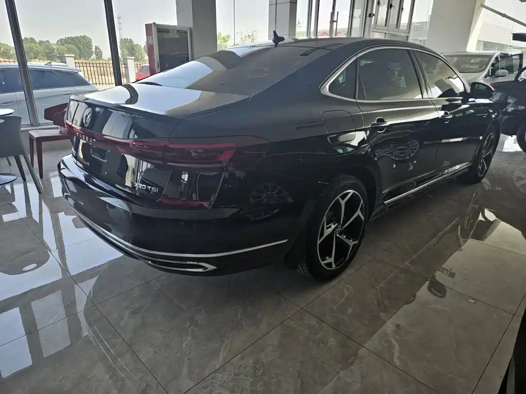 VOLKSWAGEN PASSAT 2023