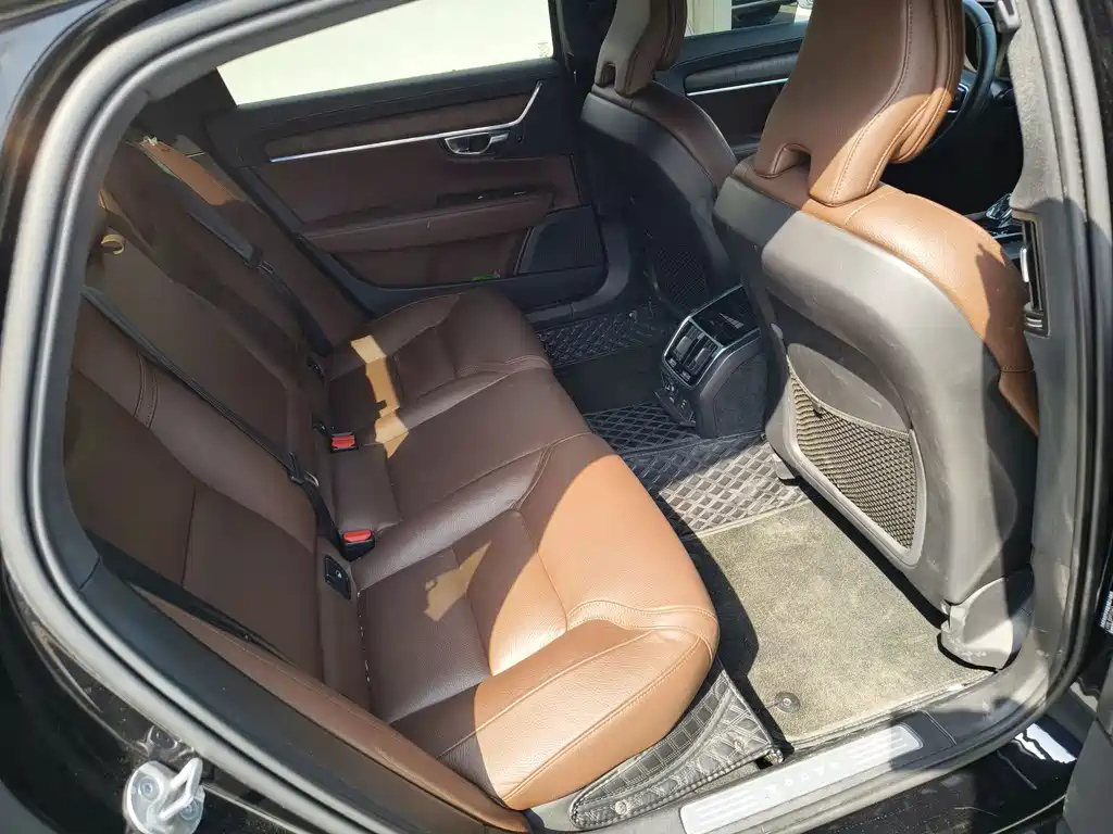 VOLVO S90 2022
