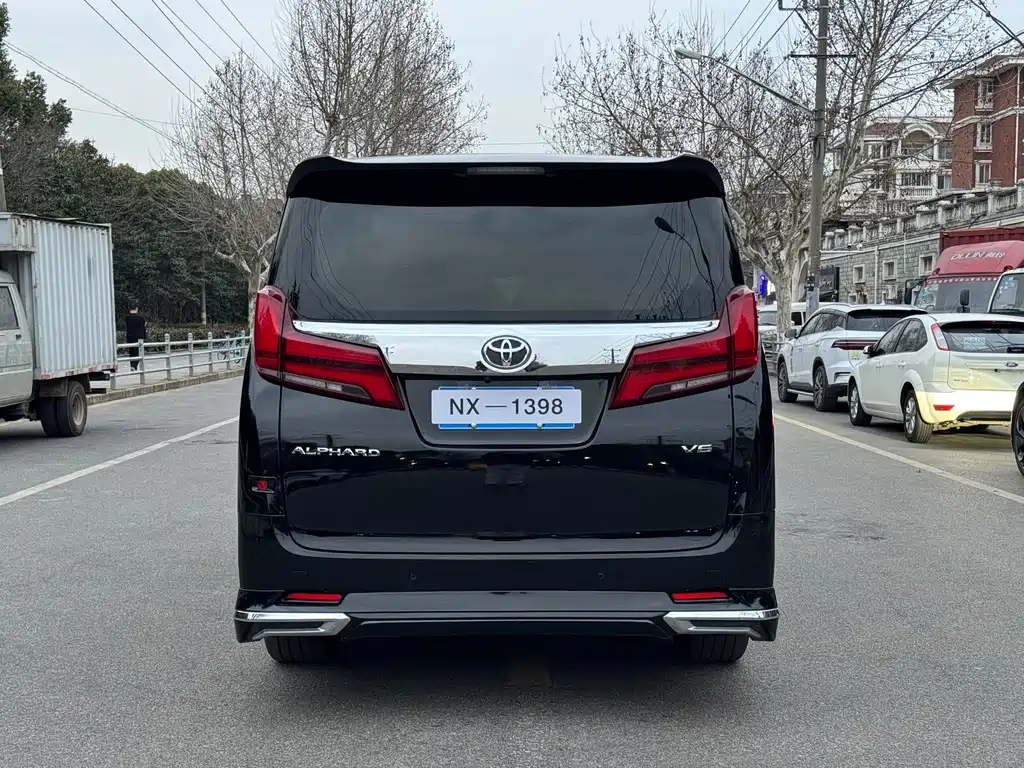 TOYOTA ALPHARD 2018