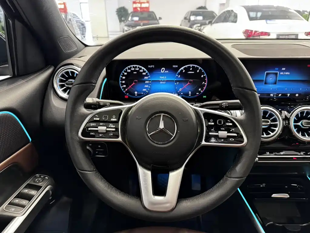 MERCEDES BENZ GLB 2023