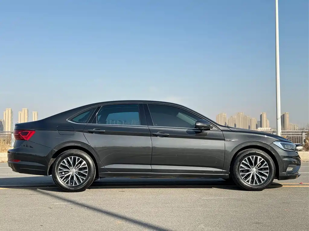 VOLKSWAGEN SAGITAR 2020