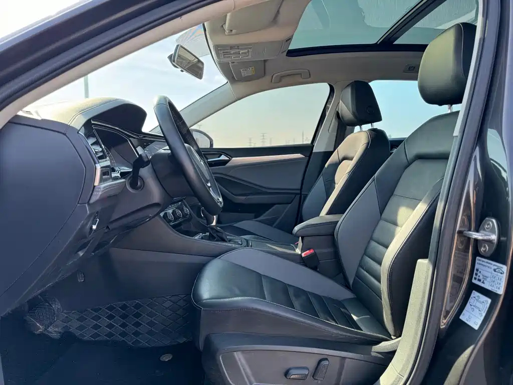 VOLKSWAGEN SAGITAR 2020