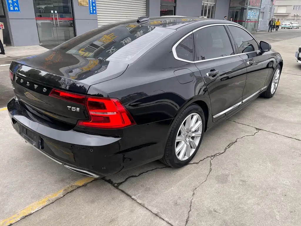 VOLVO S90 2020