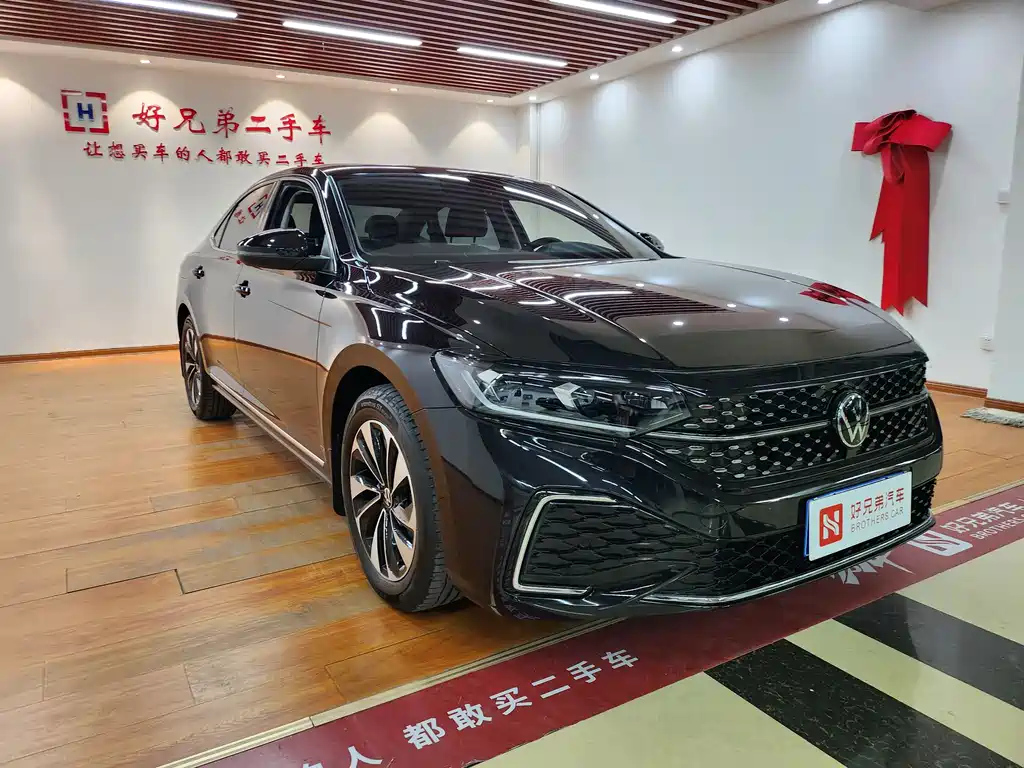 VOLKSWAGEN PASSAT 2023