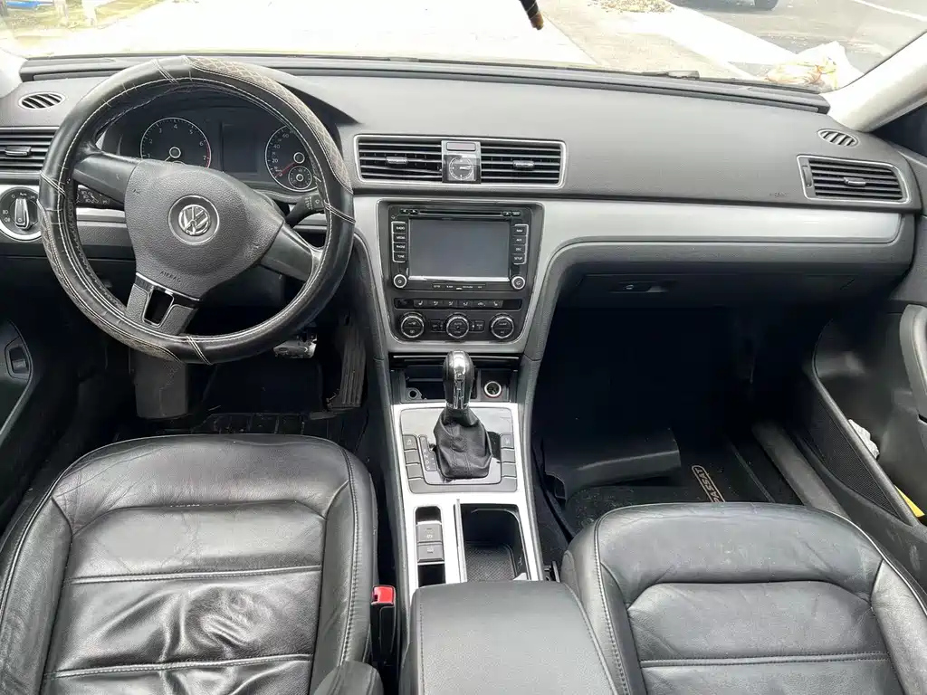 VOLKSWAGEN PASSAT 2014