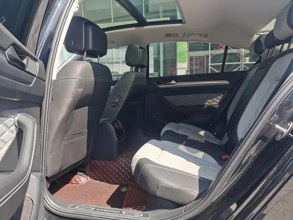 VOLKSWAGEN MAGOTAN 2022