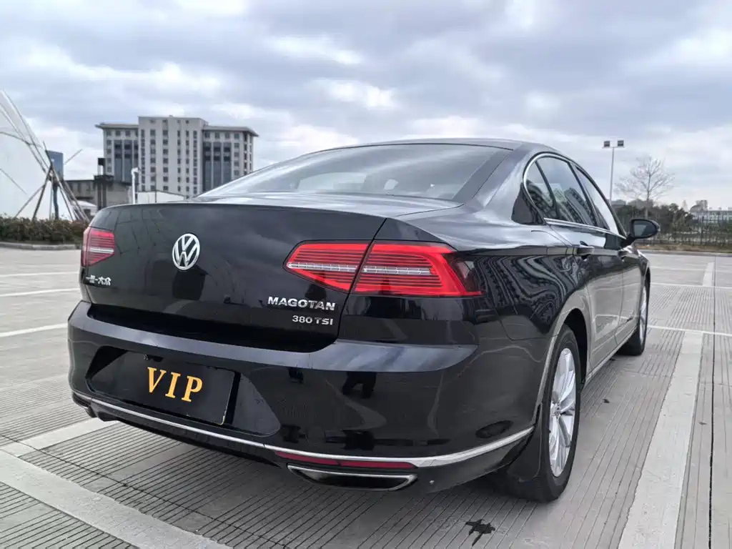 VOLKSWAGEN MAGOTAN 2018