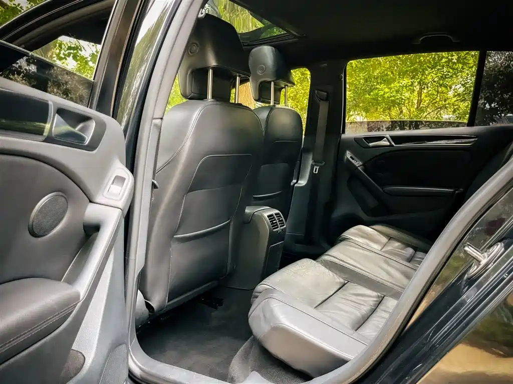 VOLKSWAGEN GOLF 2011
