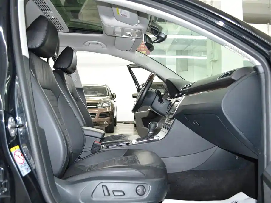 VOLKSWAGEN MAGOTAN 2014