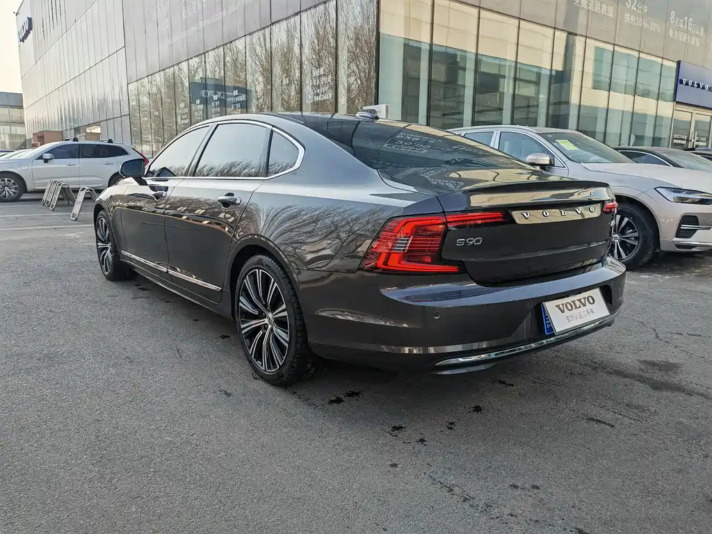 VOLVO S90 2022