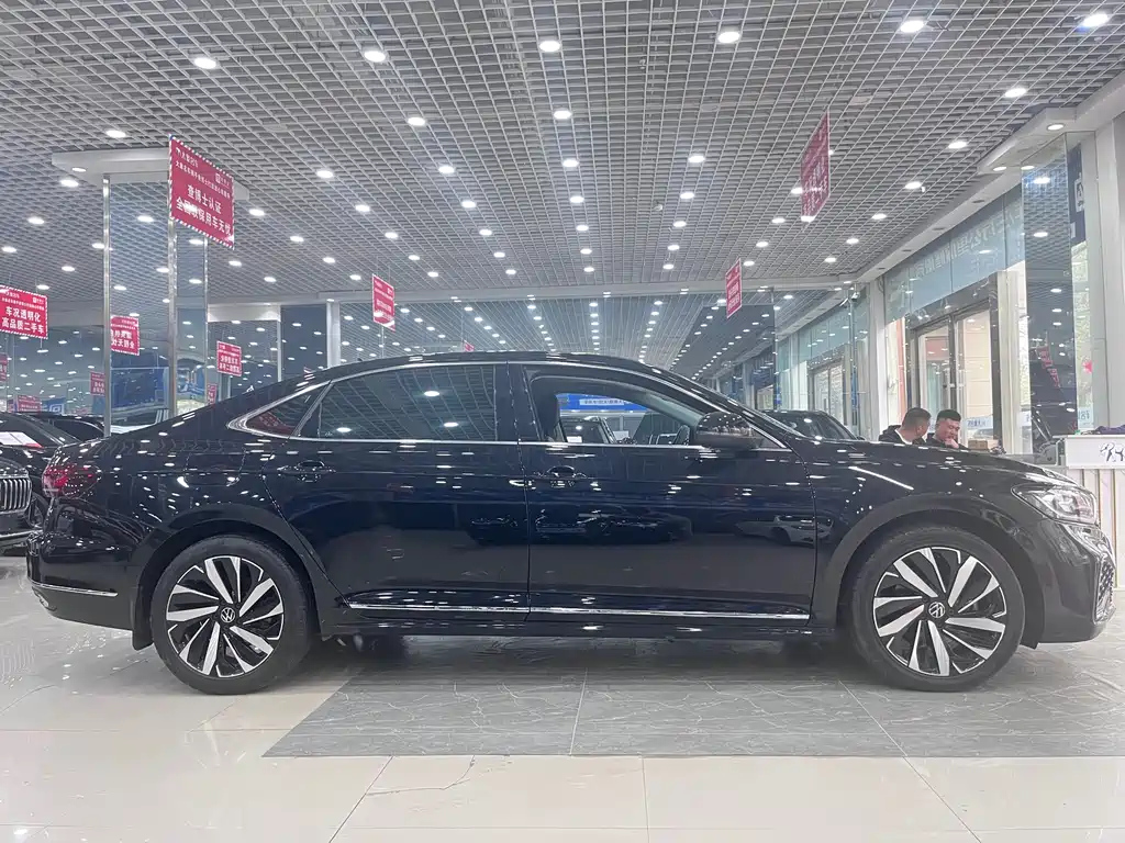 VOLKSWAGEN PASSAT 2023