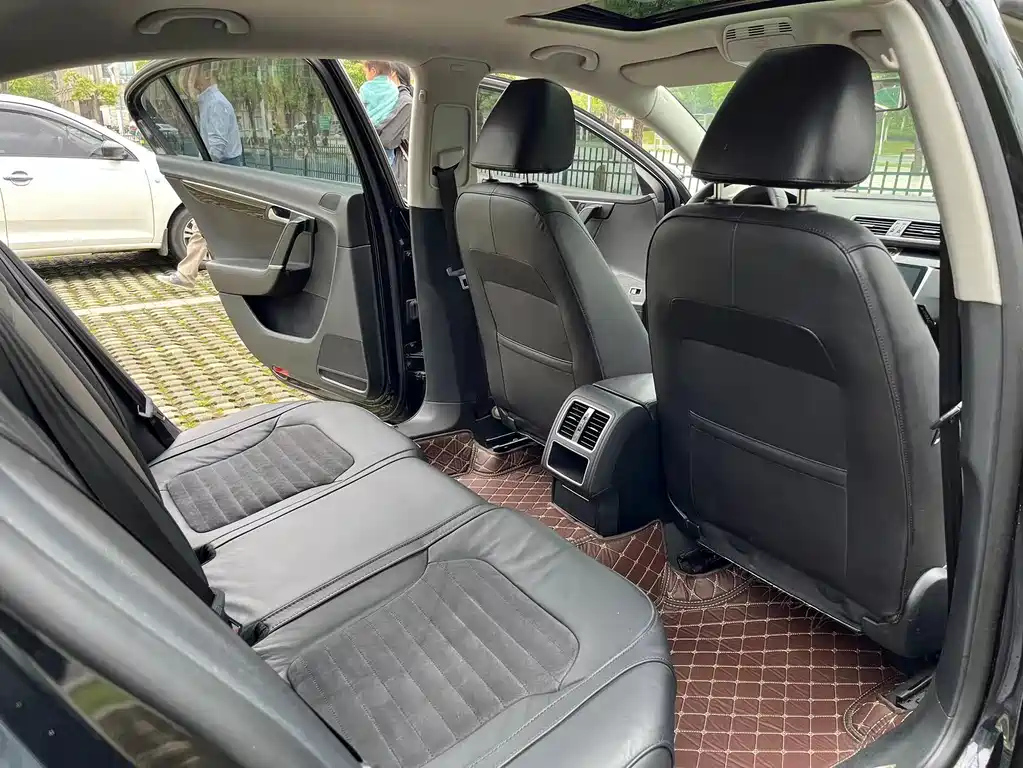 VOLKSWAGEN MAGOTAN 2015