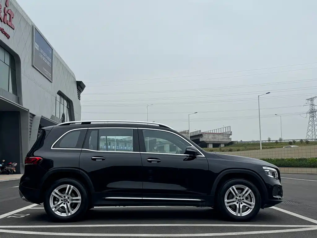 MERCEDES BENZ GLB 2023
