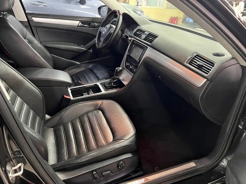 VOLKSWAGEN PASSAT 2015