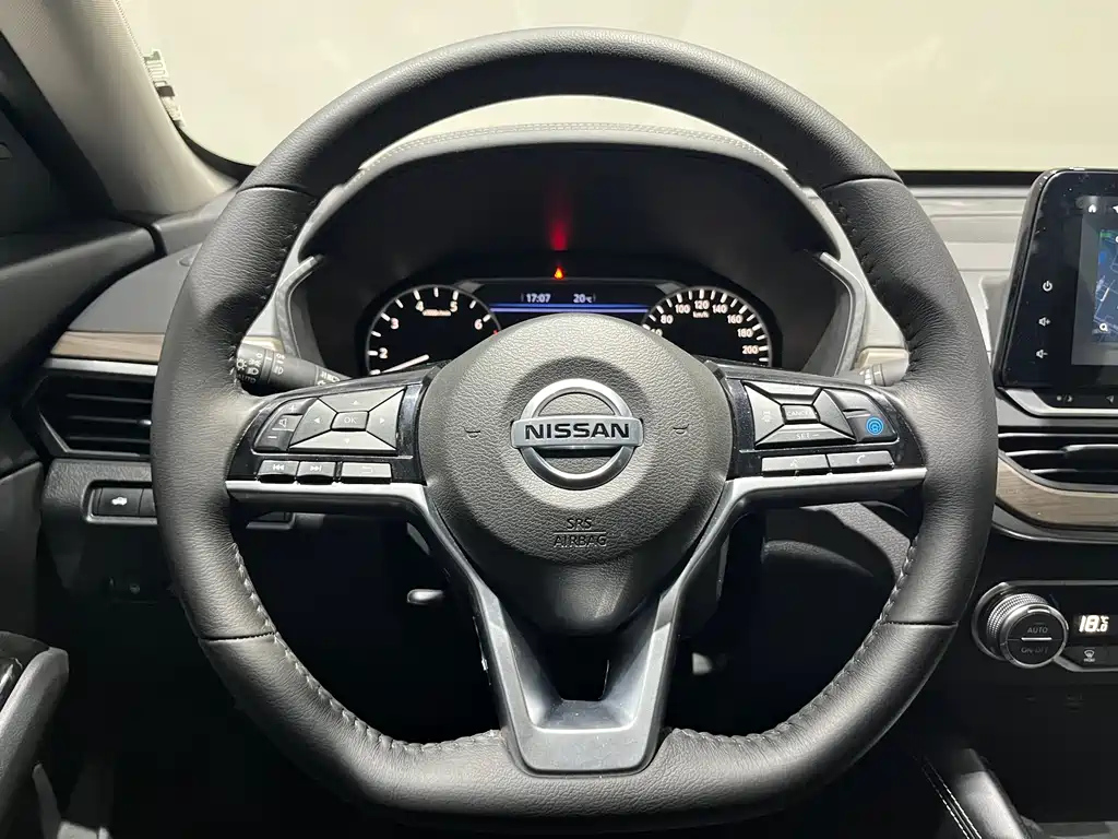 NISSAN TEANA 2022